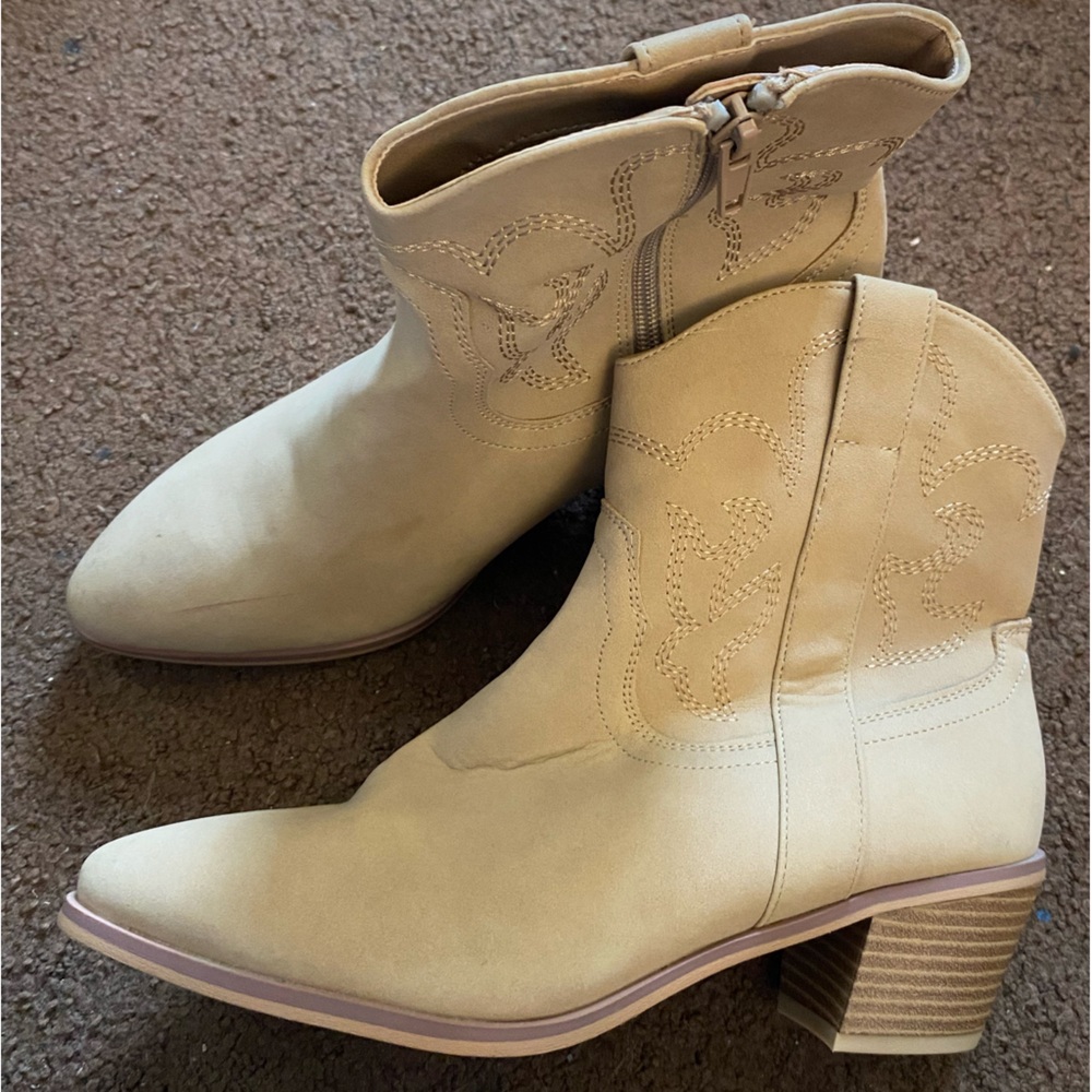 Elegant Cream Heeled Boots